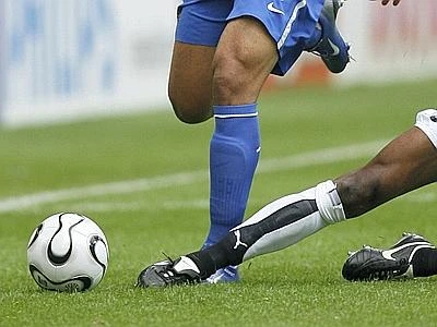 Sanzioni 'congelate' per un anno, la Federcalcio cambia la norma sul razzismo