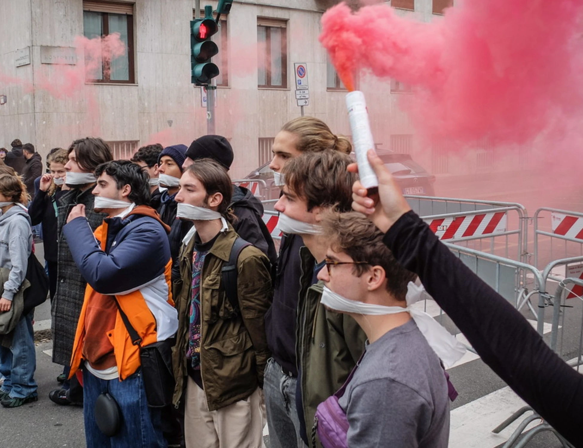 Carmelo Cinturrino "non è una mela marcia": dai centri sociali fango sulla polizia