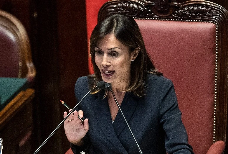 Mara Carfagna contro Luigi Di Maio: "Vede manine ovunque"