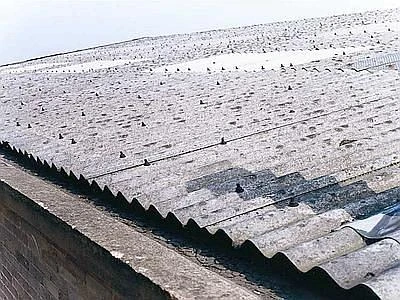 Da Legambiente il decalogo per chi vive in strutture a rischio amianto