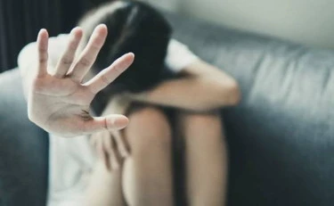 L'Aquila, egiziano stupra una 16enne in strada: il giudice lo rimette in libertà
