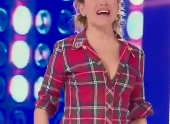 Domenica Live, Barbara D'Urso e l'incidente in diretta: mutandine in vista in diretta