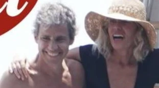 Alessia Marcuzzi paparazzata col marito in barca. Slip invisibile e sorrisi, ma... Dago: "Corna e Belen, che coincidenza"