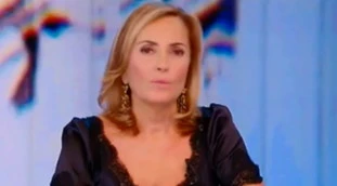 Barbara Palombelli, frecciatina al M5s a Stasera Italia: "Hanno intenzione di decidere qualcosa o terranno il Paese sospeso?"