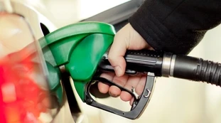 Benzina, si muove la Finanza: come vi possono truffare al distributore