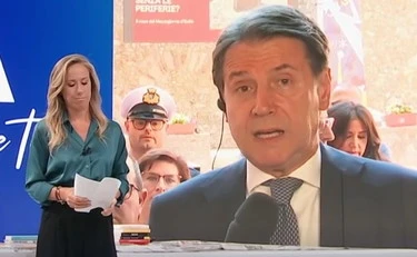 L'aria che tira, Giuseppe Conte sbrocca con Friedman: "Ma quali soldi? Come dire che il Papa..."