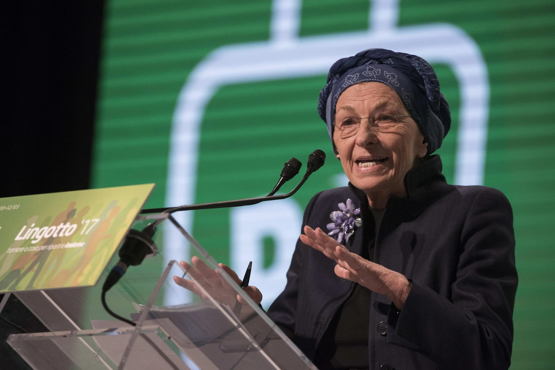 Emma Bonino, il retroscena sui candidati: Matteo Renzi non le parla, ma il Pd le promette un accordo
