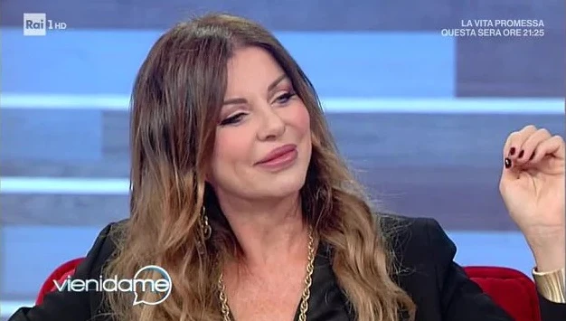 Vieni da Me, confessione di Alba Parietti: "Come mi chiama mia mamma", un segreto molto scomodo