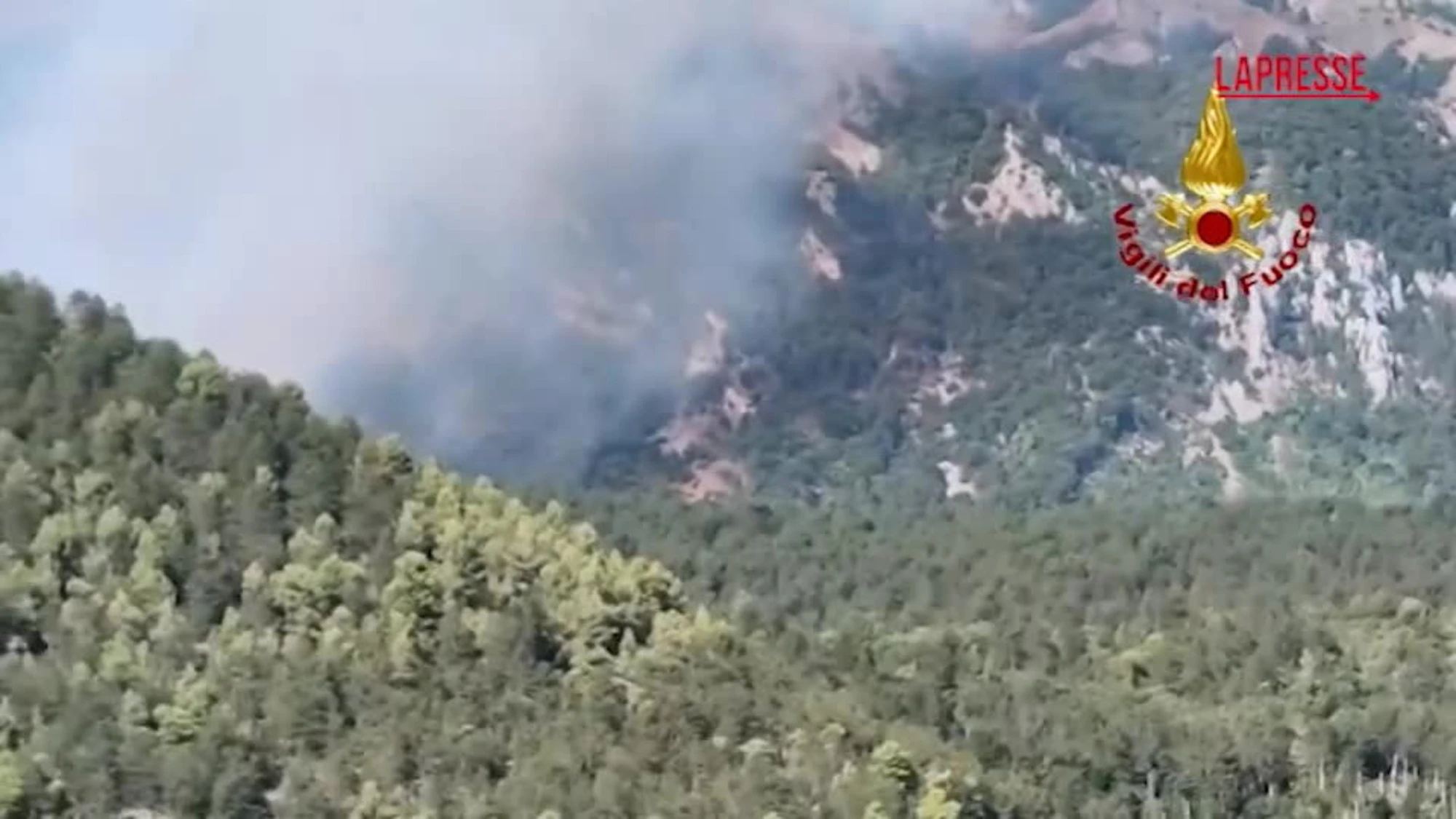 Incendi in Abruzzo, ancora fiamme sul Monte Morrone