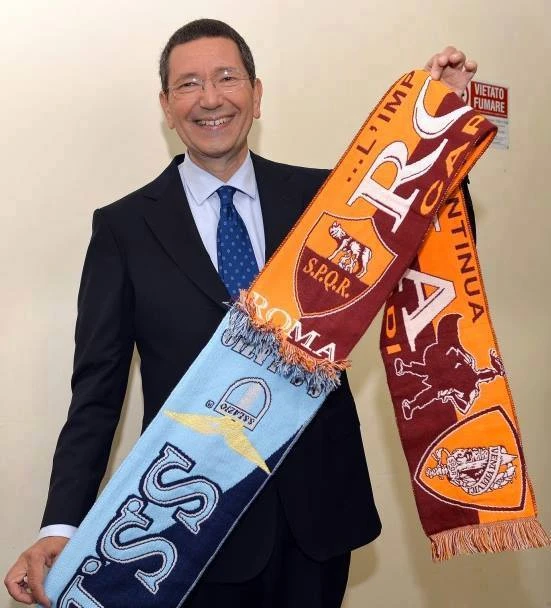 Derby "democristiano" per Marino con le sciarpe di Roma e Lazio