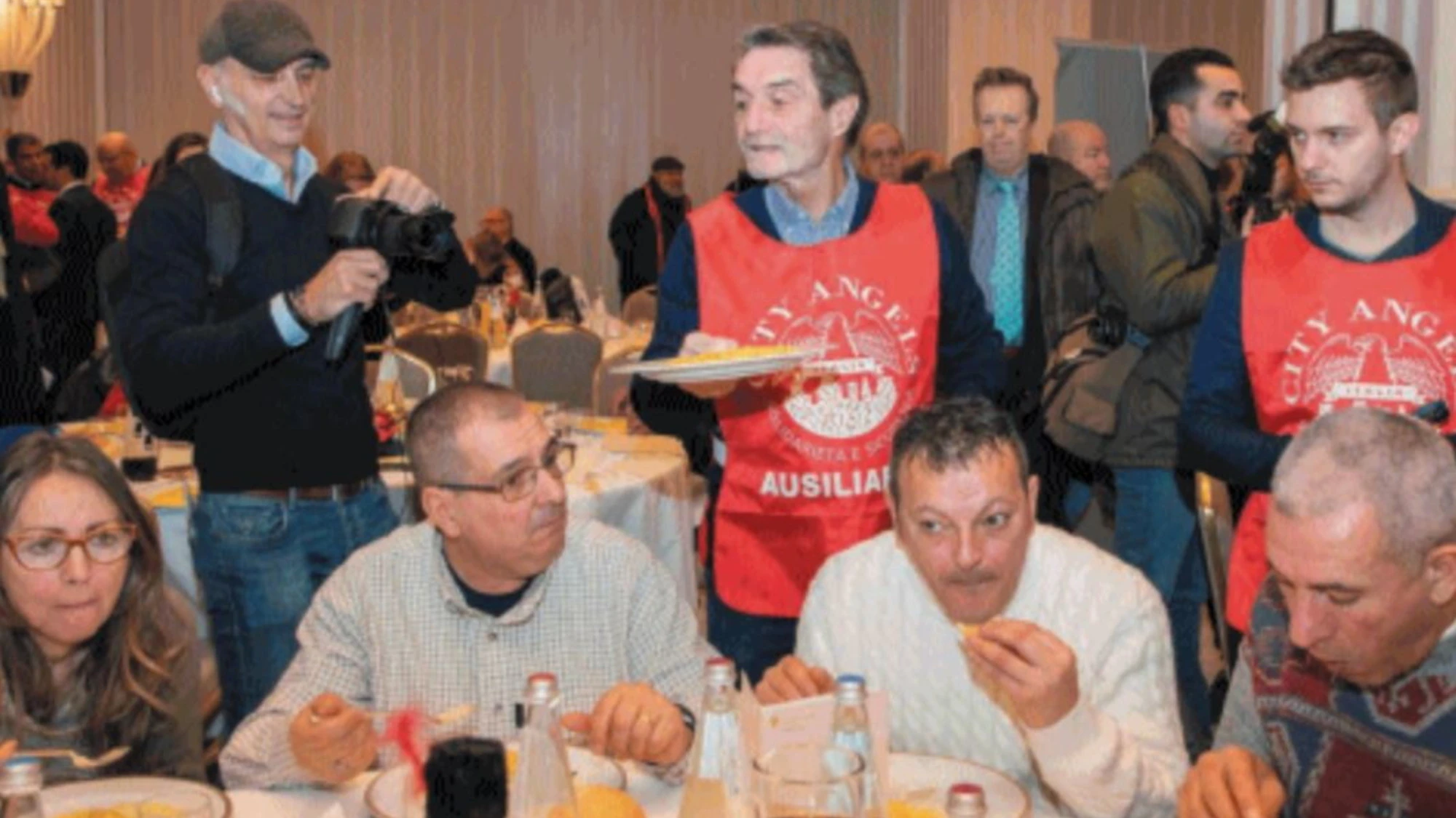 Sala e Fontana “camerieri vip” alla tavola dei clochard
