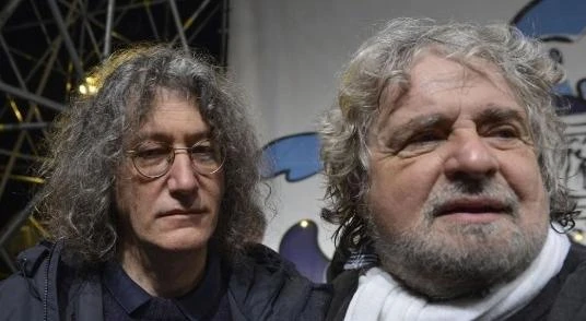 Casaleggio: nuovo sito e via il nome di Grillo dal simbolo dei 5 Stelle