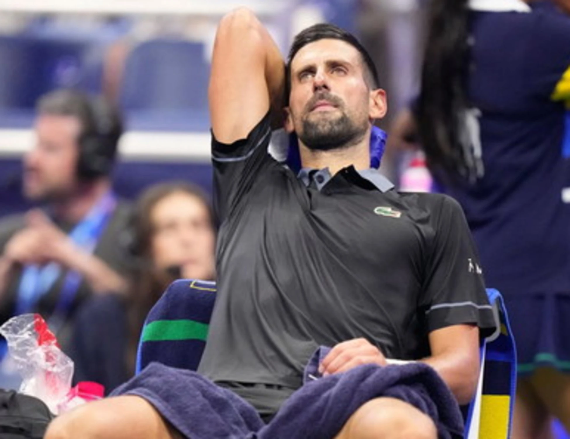 Djokovic, vomito, crollo e ritiro agli Us Open: "Un problema serio", mondo del tennis sconvolto