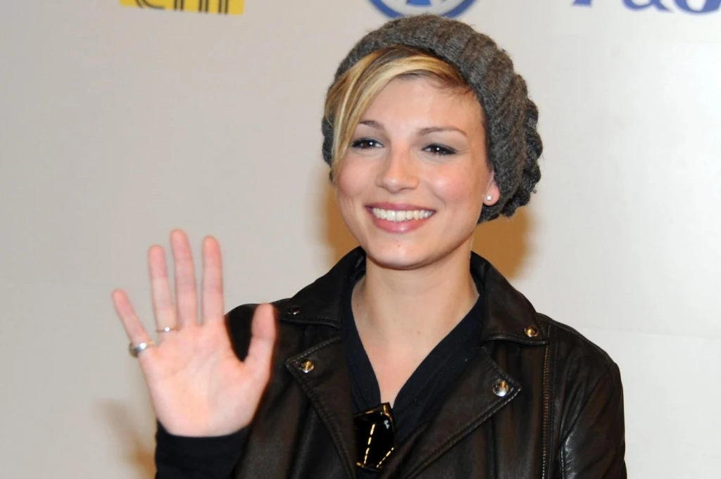 Emma punge Belen: "E' incinta? Tanti auguri. Si ritroverà con due bambini"