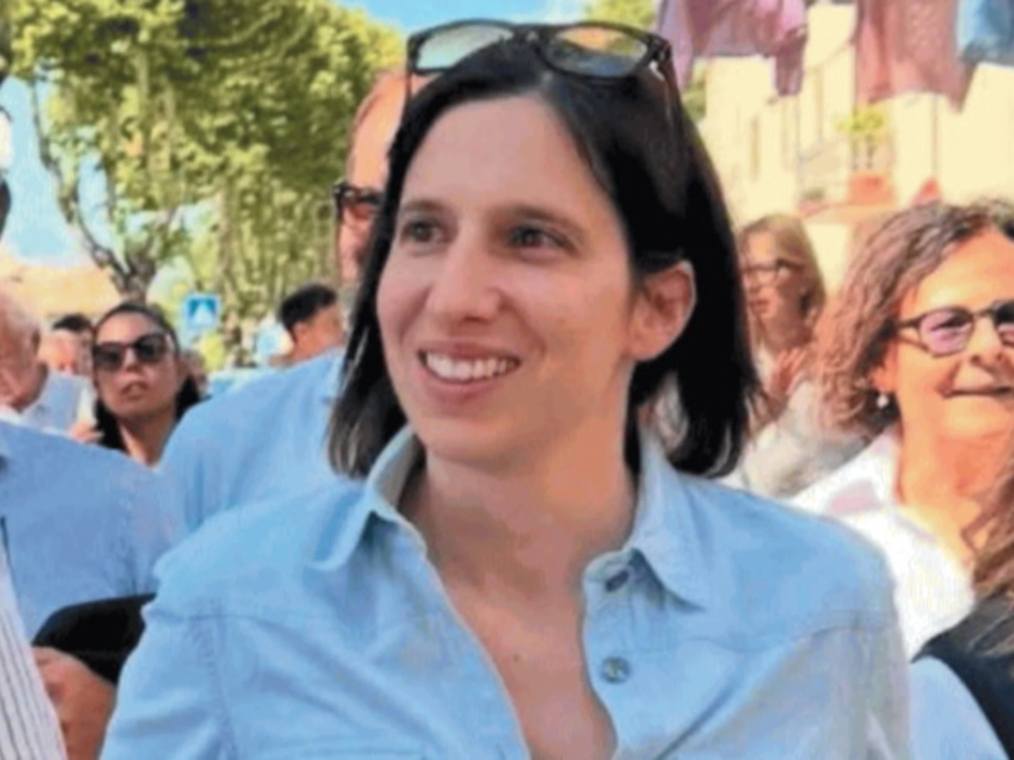 Elly Schlein, presa a sberle da tutti. Eppure lei ride...