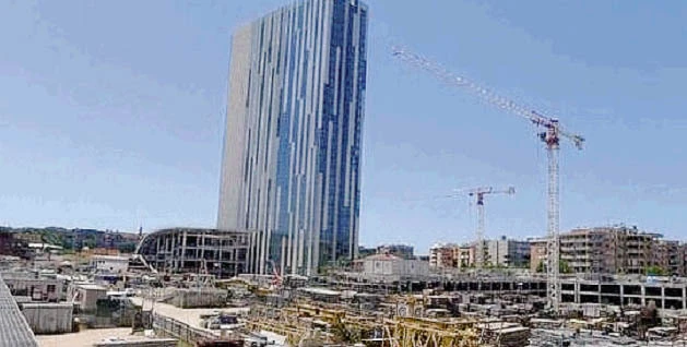 La Provincia di Roma deve chiuderema si compra una sede da 263 milioni