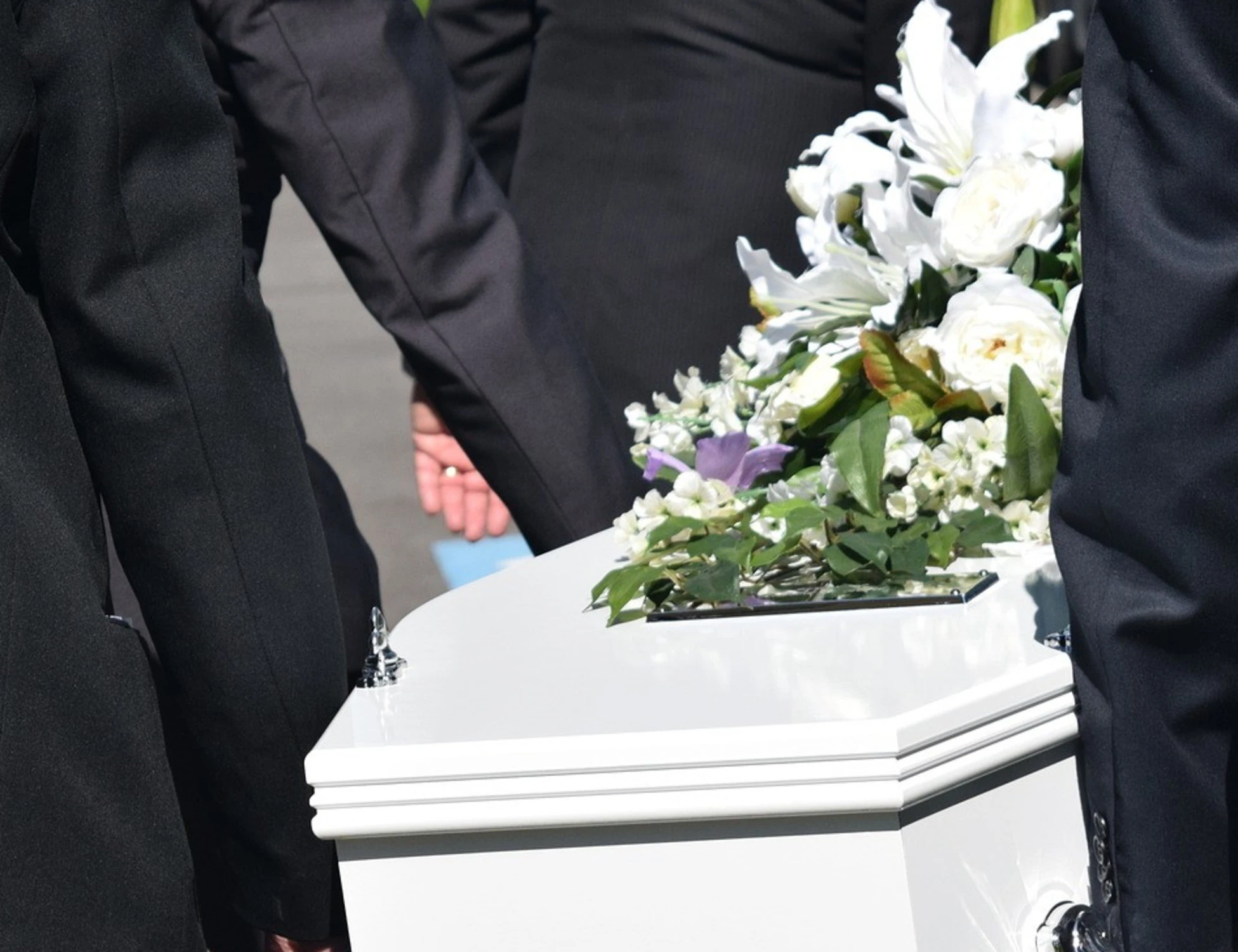 Lo scambio di bara. E al funerale...