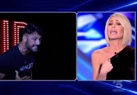Grande Fratello Vip, non è finita per Fabrizio Corona: rischia ancora il carcere, "colpa" di Ilary Blasi