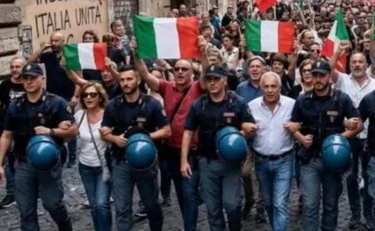 La foto del corteo anti-Meloni diffusa dal deputato di Avs? Generata con l'IA: la scoperta