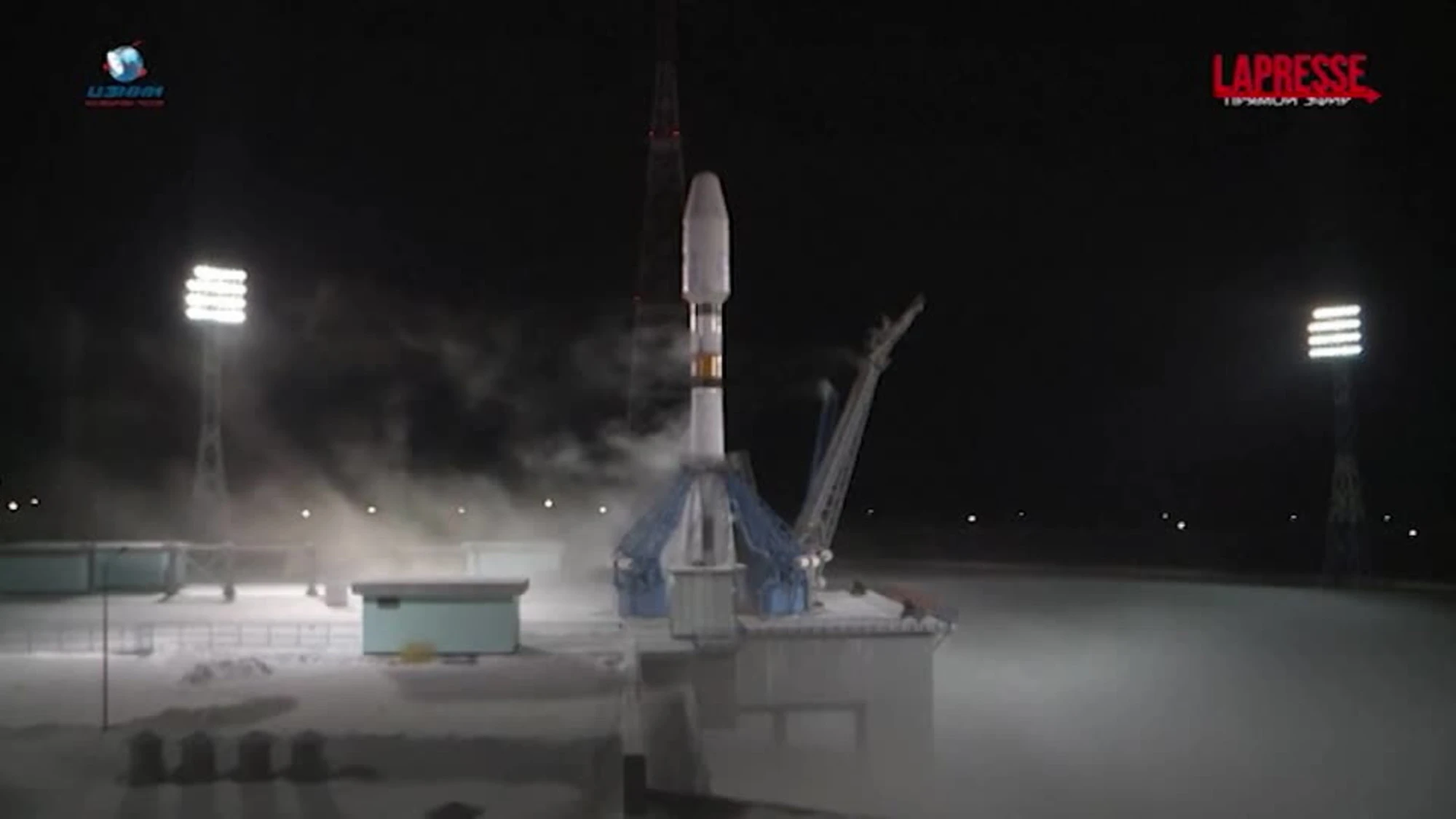 Spazio, la Russia lancia tre satelliti iraniani: le immagini