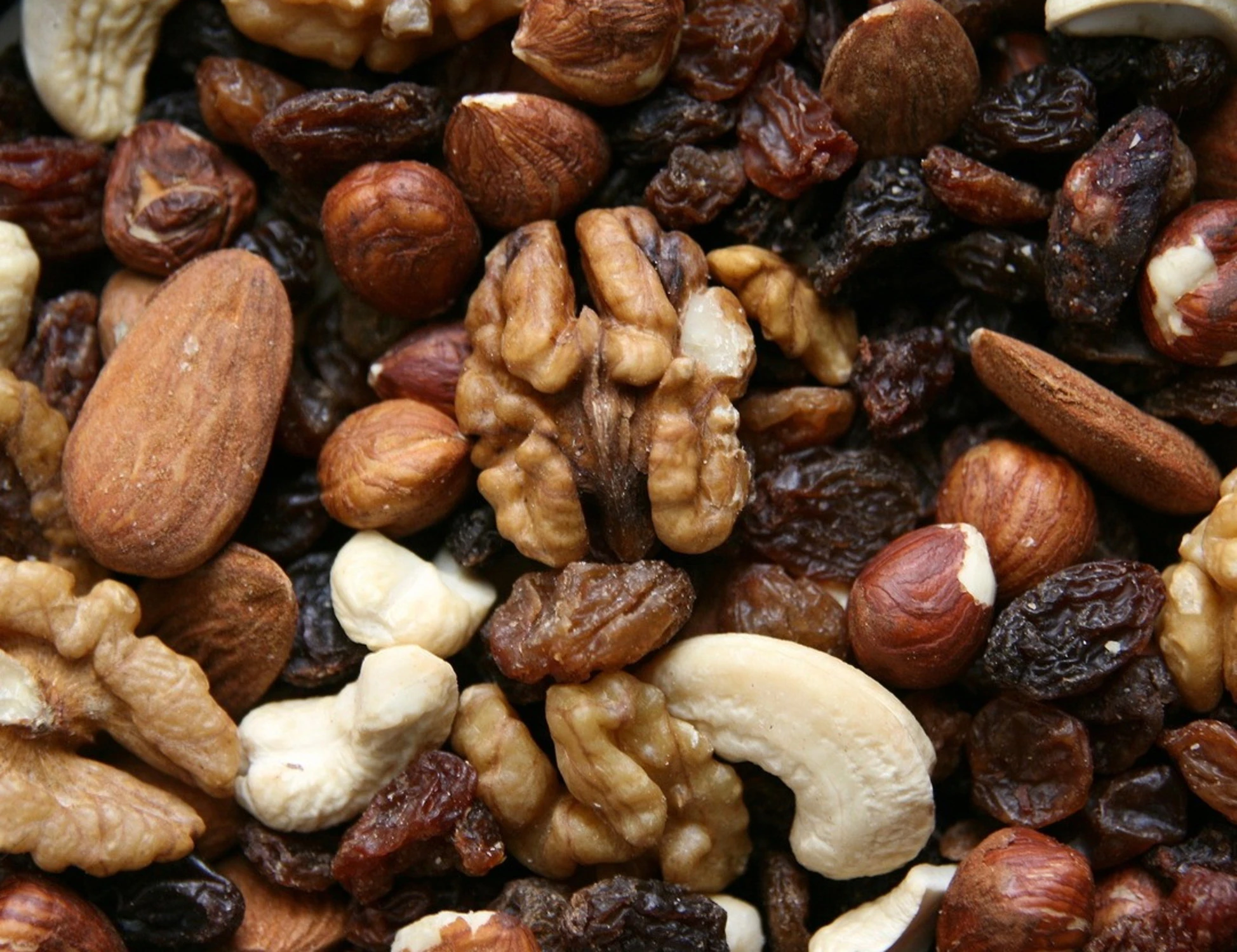 Noci e mandorle? Quanto mangiarne per aiutare cuore e intestino