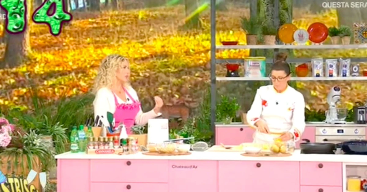 Striscia la Notizia e Antonella Clerici senza parole: "Che patata vuoi? Basta chiedere", il momento-tv più imbarazzante dell'anno