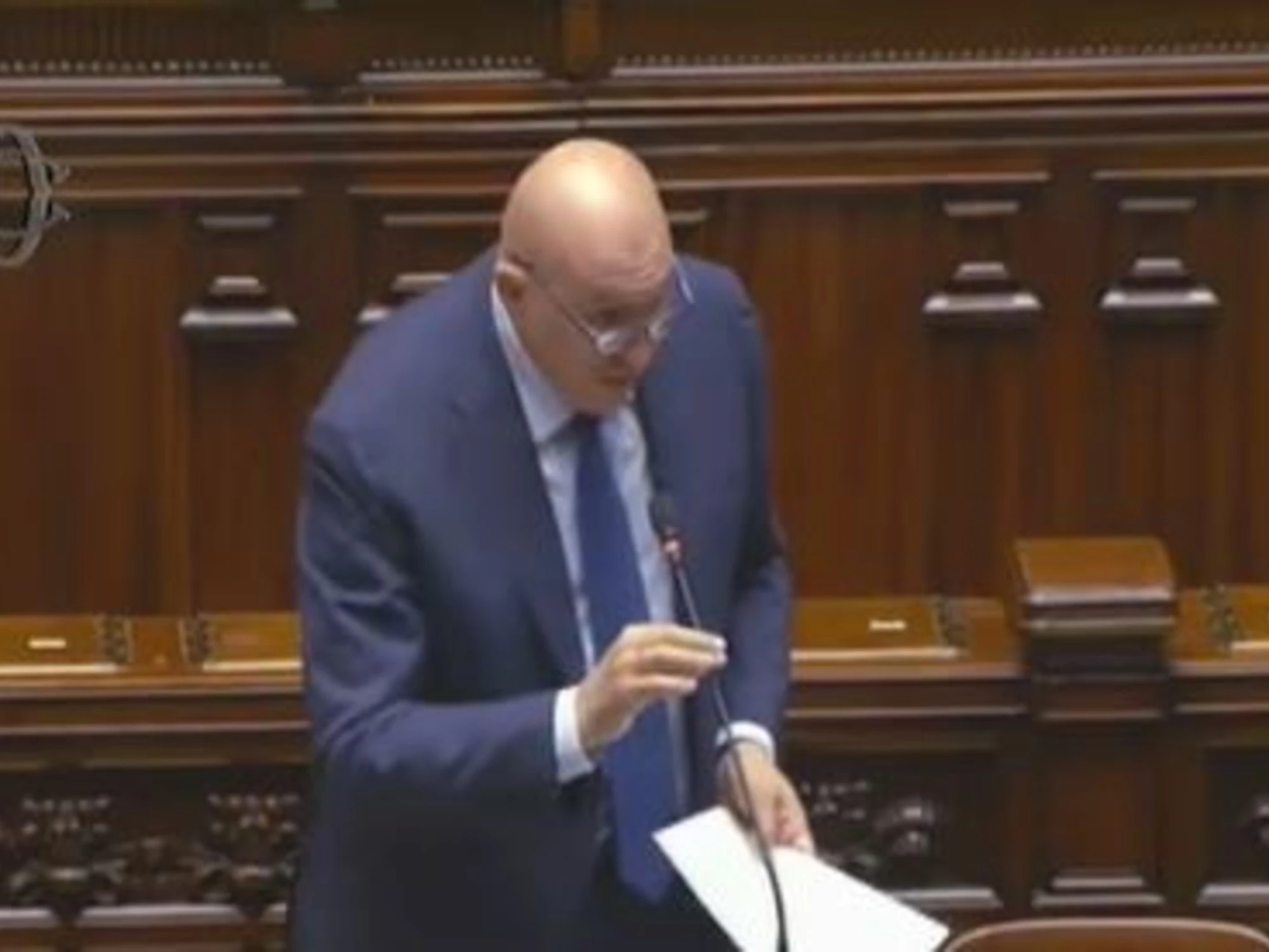 Il video in cui Crosetto asfalta la sinistra in Aula: Fdi esulta
