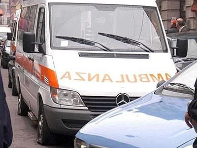 Firenze, scuolabus si muove e conducente muore schiacciato. Feriti quattro bambini