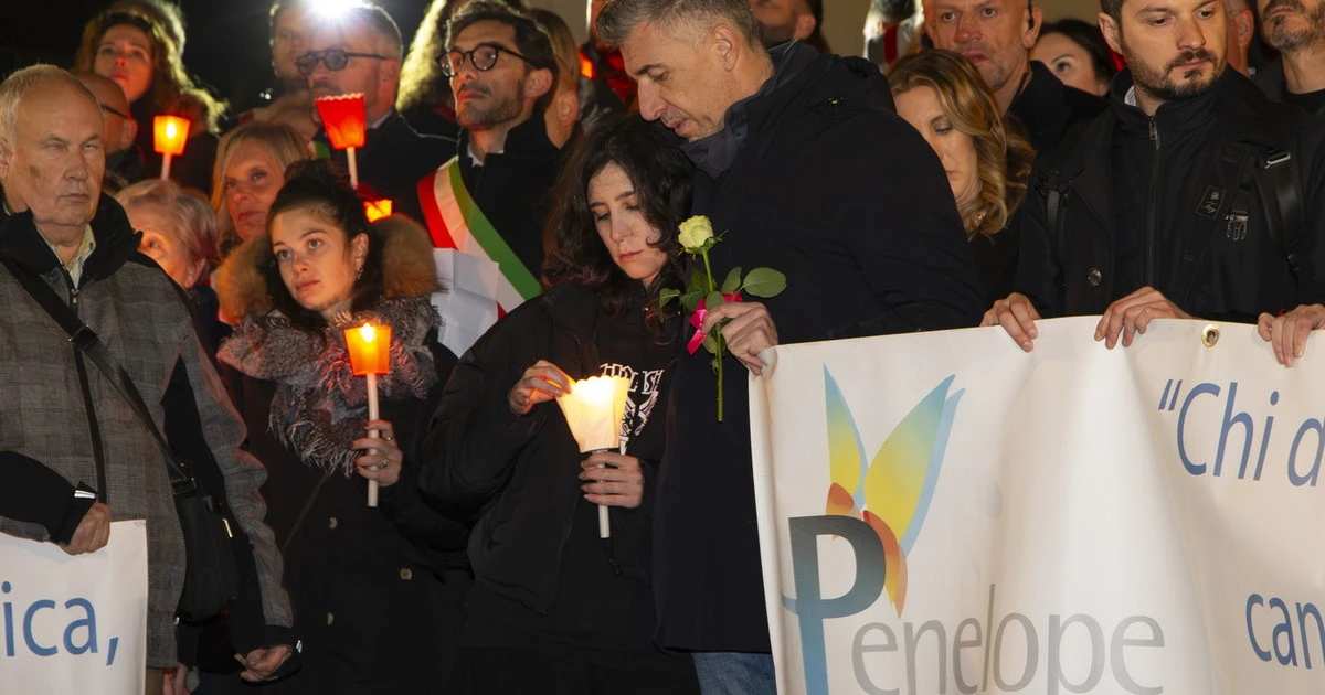 Filippo Turetta, caos fuori dalla chiesa: "Quel bast*** deve morire"