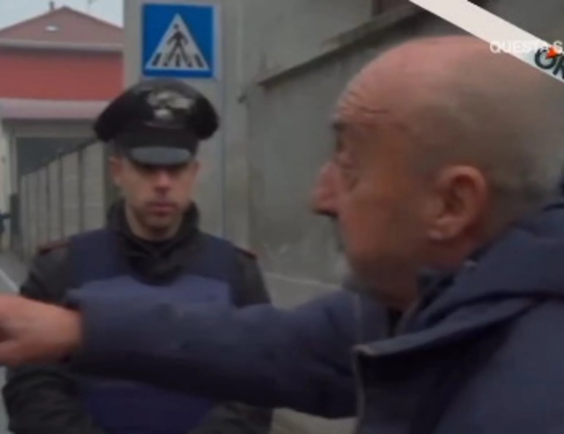 Leggi l'articolo: Jonathan, il padre sbrocca con l'inviato delle Iene