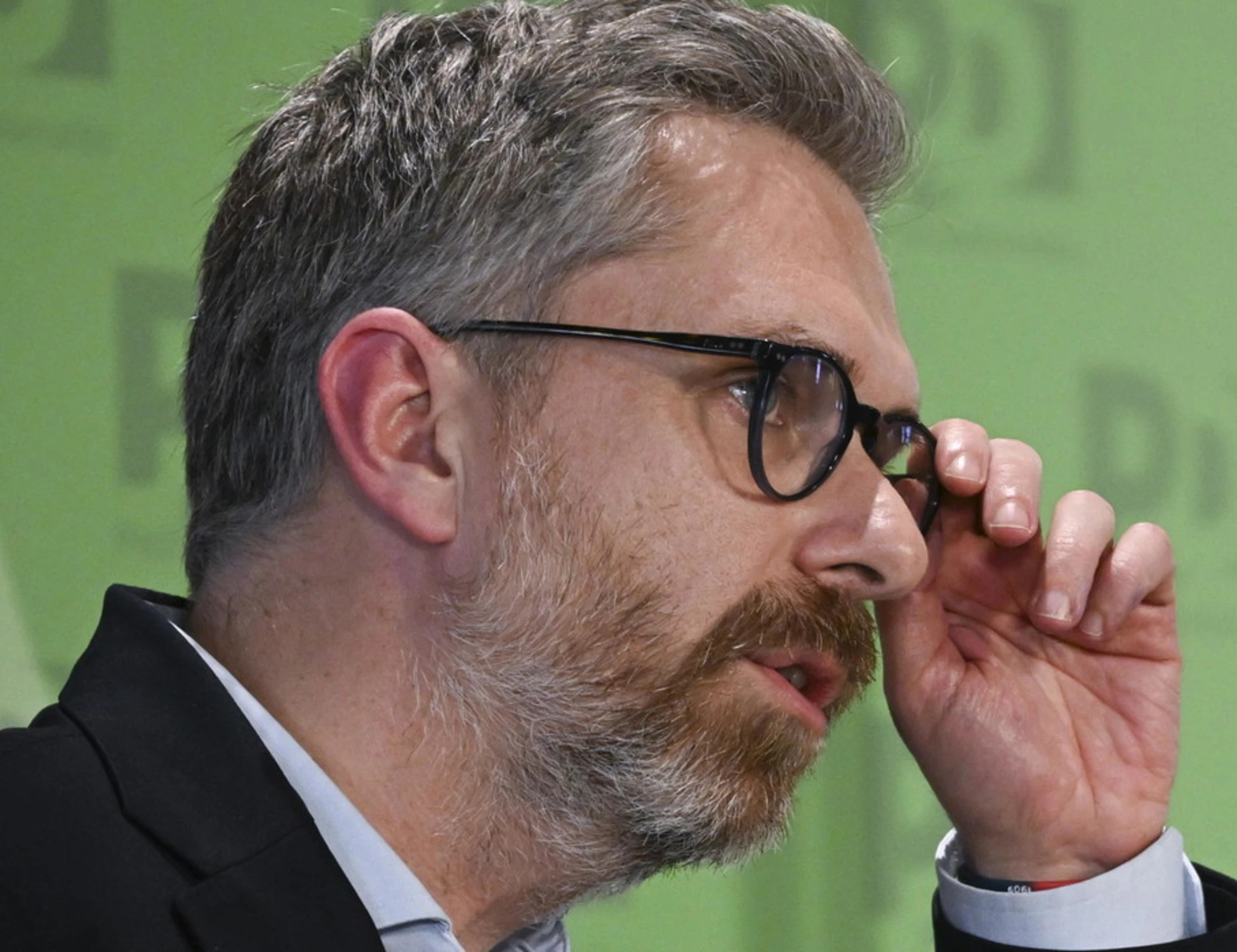 Fakir, il sindaco Lepore sotto scorta: Bologna sta per esplodere