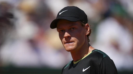 Jannik Sinner, l'errore fatale contro Tsitsipas: "Ma cos'è 'sta roba?"