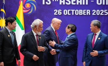 https://media.liberoquotidiano.it/2sj6NmKB8by9KSxoqhApR5kIXtsvkfS2qctNzucBFms/width:800/quality:90/aW1hZ2VzLzIwMjUvMTAvMjYvMDkyNDA5OTg0LTRlNjAyMTRlLTI2YjgtNGFkMC1hNzA4LWM5NDIzNzdhN2FiNS5qcGc.webp