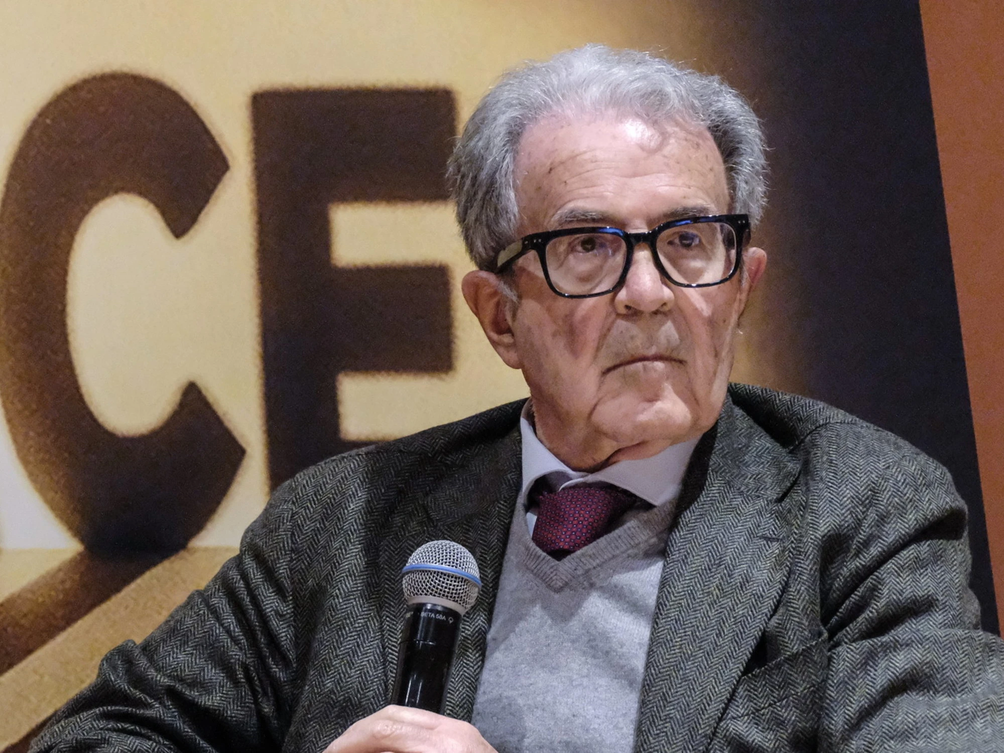 Romano Prodi, nervi tesissimi: "Figurati se parlo, poi dicono che la ho stuprata"