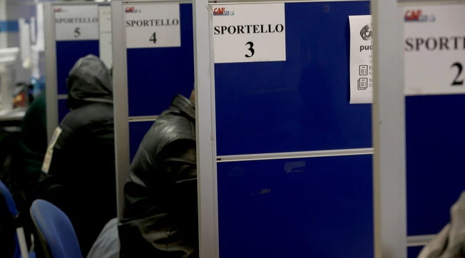 Reddito di cittadinanza? No, di immigrazione: l'ultimo scandalo di M5s-Pd, sfregio agli italiani e soldi agli stranieri