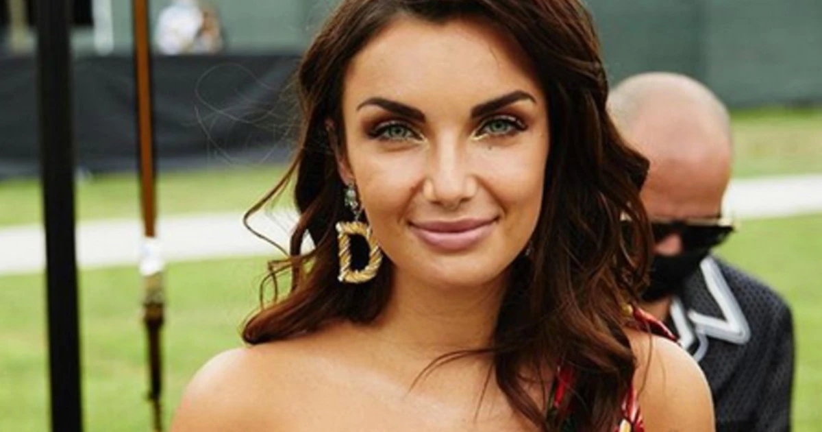 Elettra Lamborghini, la foto che scatena l'orrore contro di lei? Replica monumentale: "Un c*** di niente", chi asfalta