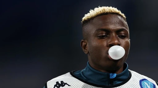 Covid, "la variante nigeriana in Italia l'ha portata lui". Clamorosa soffiata sul bomber del Napoli Osimhen