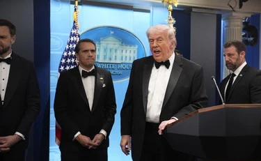 Trump e l'attentato, la sfida a chi lo vuole morto: "Lo rifacciamo entro 30 giorni"