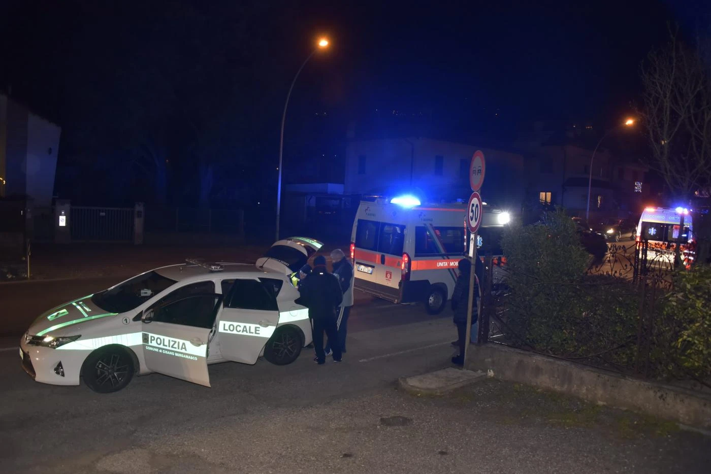 Empoli, tunisino morto durante l'arresto. Polizia sotto accusa: "Aveva mani e piedi legati"