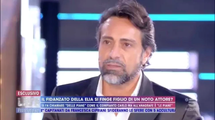 Live-Non è la D'Urso, fregato il fidanzato di Antonella Elia: la verità sul cognome. Ma i conti non tornano