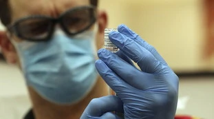 Vaccino Pfizer, 23 morti in Norvegia dopo la somministrazione: "Esito fatale su pazienti fragili"