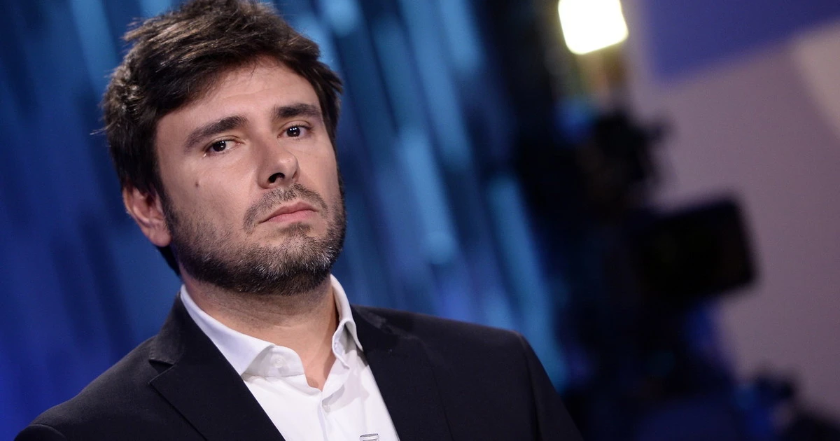 M5s, Alessandro Di Battista minaccia ancora: "Se decade la regola dei due mandati me ne vado"