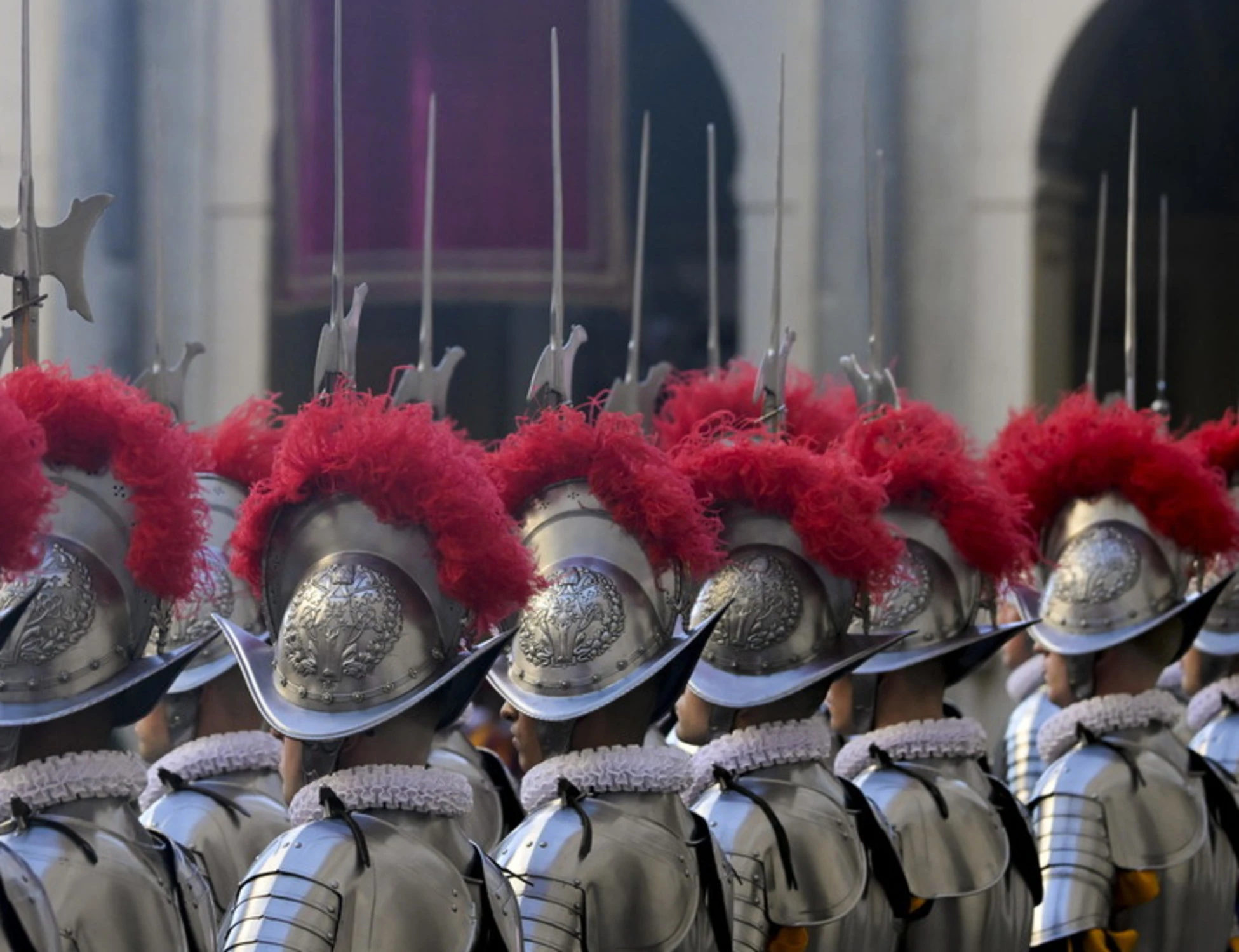 Vaticano, indagine su una guardia svizzera: "Sputi contro gli ebrei"