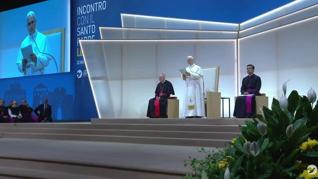 Papa al Meeting "Prima di confini e istituzioni ci sono sempre le persone"