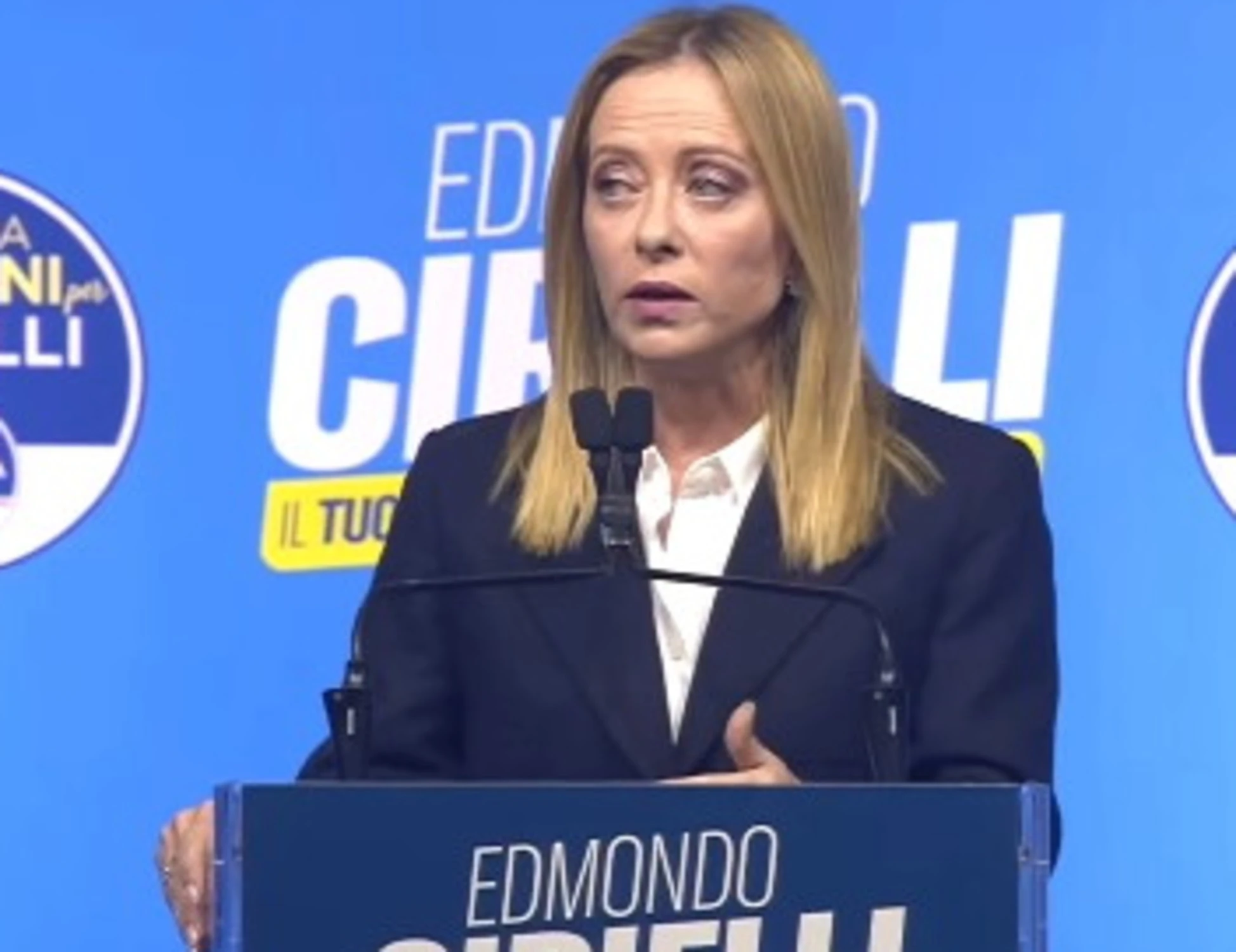 Campania, Giorgia Meloni chỉ trích Roberto Fico: "Tôi có một câu hỏi dành cho bạn." | Libero Quotidiano.it