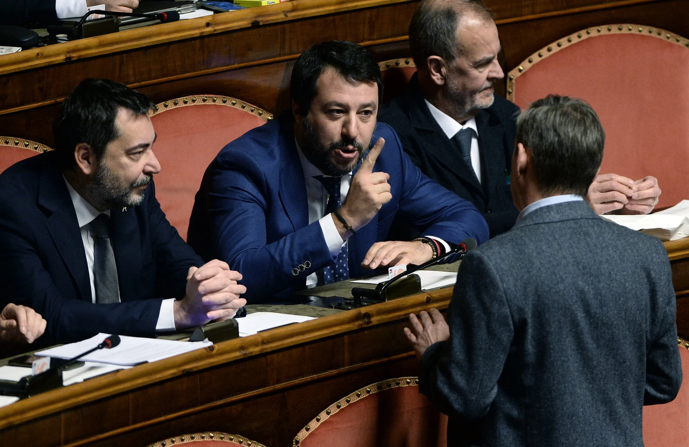 Gregoretti, Matteo Salvini scherza col fuoco. Retroscena Lega: "Sono pronti a disobbedirgli in aula"