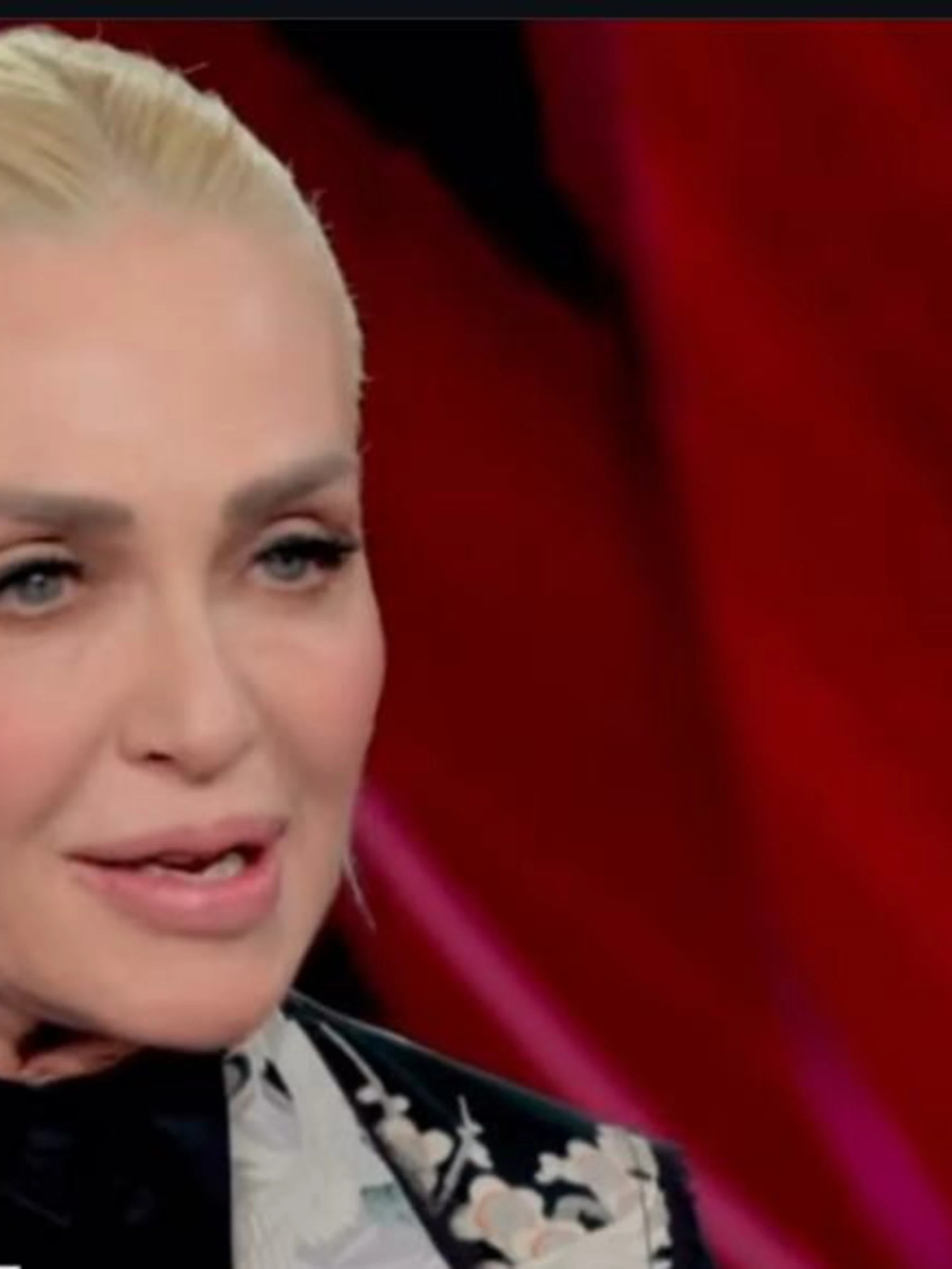 Verissimo, momento drammatico per Paola Barale: "O decidi di arrenderti o..."