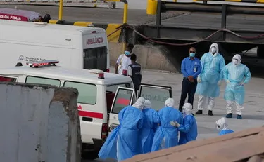 3043x2029