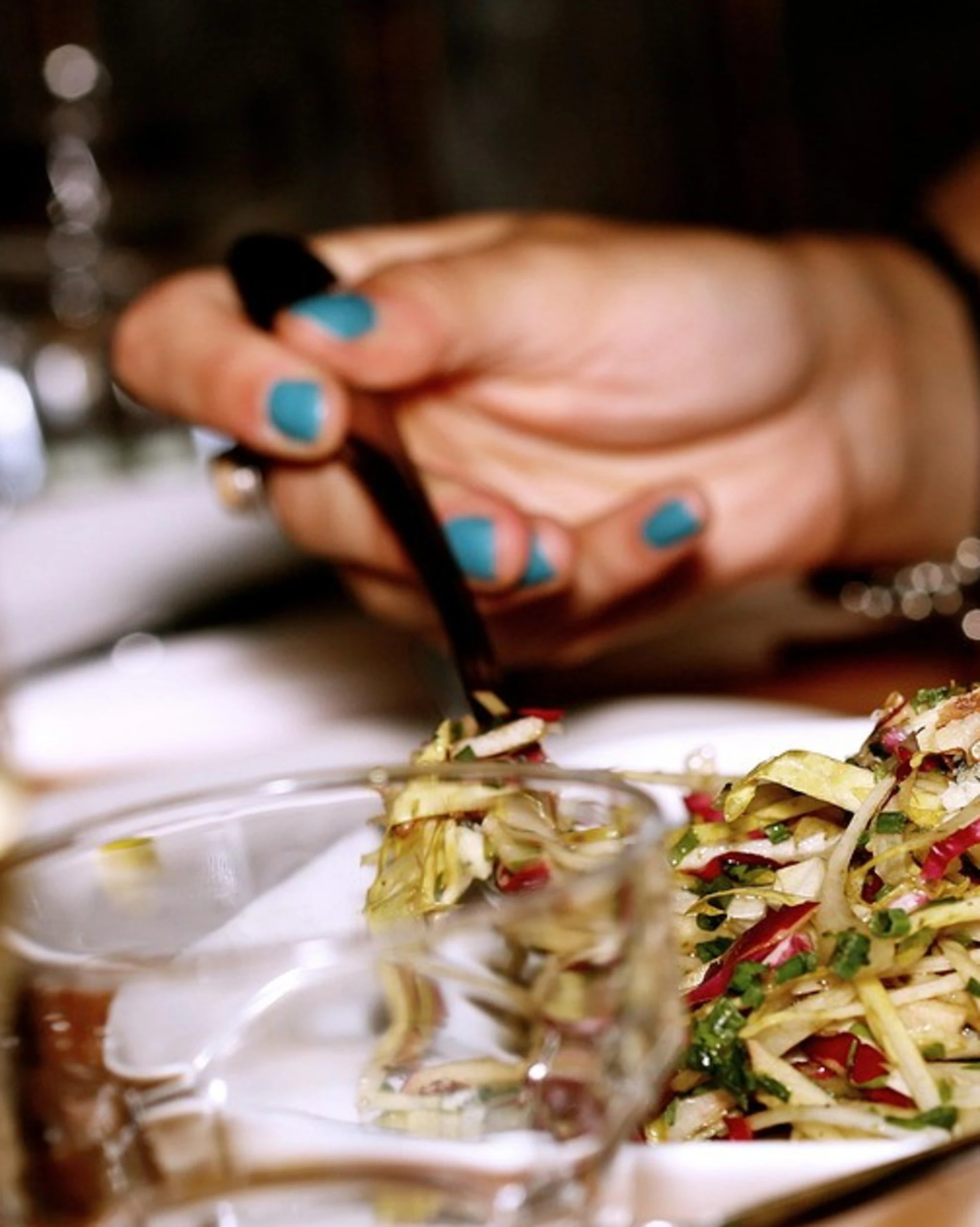 San Marcellino, il pranzo finisce in disgrazia: salmonella, 60 intossicati