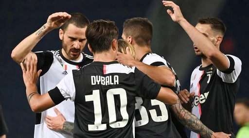 La Juventus torna a correre col minimo sforzo: Ronaldo e Dybala, 2-0 al Bologna. Ma dietro Sarri è contato
